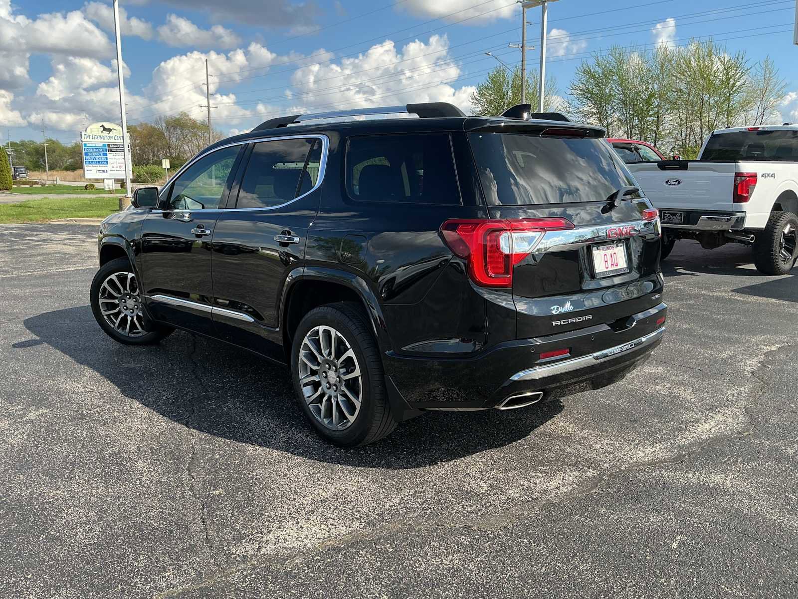 Used 2023 GMC Acadia Denali w/ Denali Ultimate Package AWD/4WD image 5