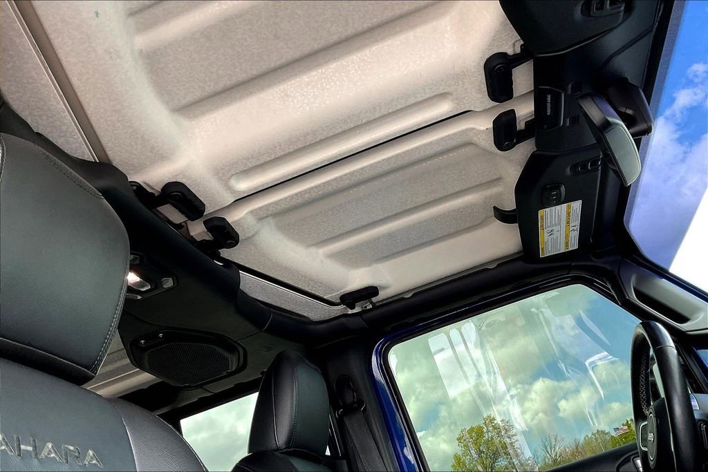Used 2018 Jeep Wrangler Unlimited Sahara AWD/4WD image 17