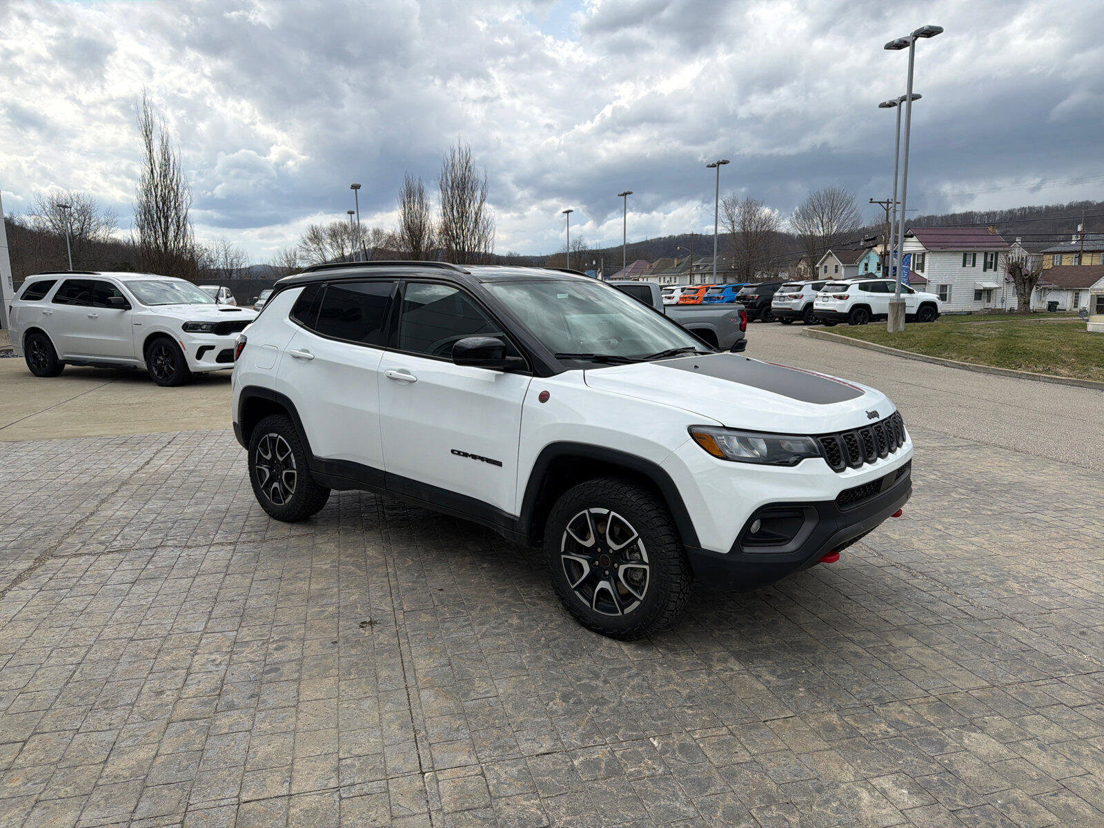 Used 2025 Jeep Compass Trailhawk AWD/4WD image 2
