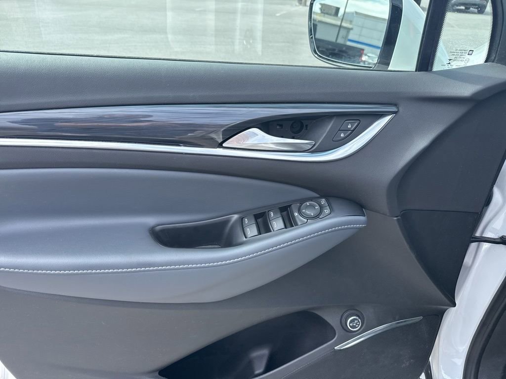 Used 2022 Buick Enclave Essence w/ Sport Touring Edition image 18