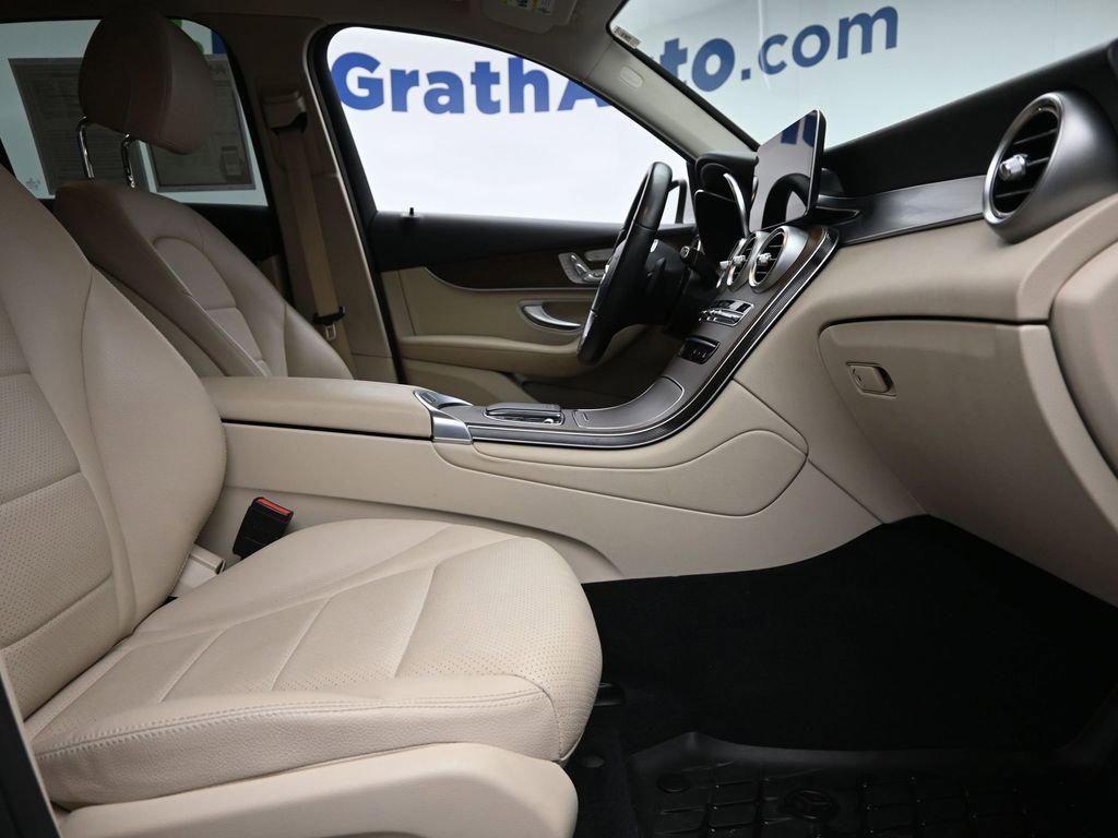 Used 2022 Mercedes-Benz GLC 300 4MATIC image 7