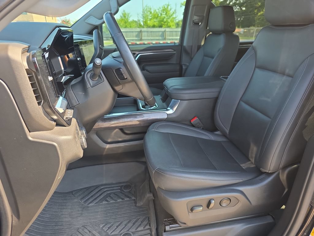 Used 2024 Chevrolet Silverado 2500 LTZ w/ LTZ Plus Package AWD/4WD image 12