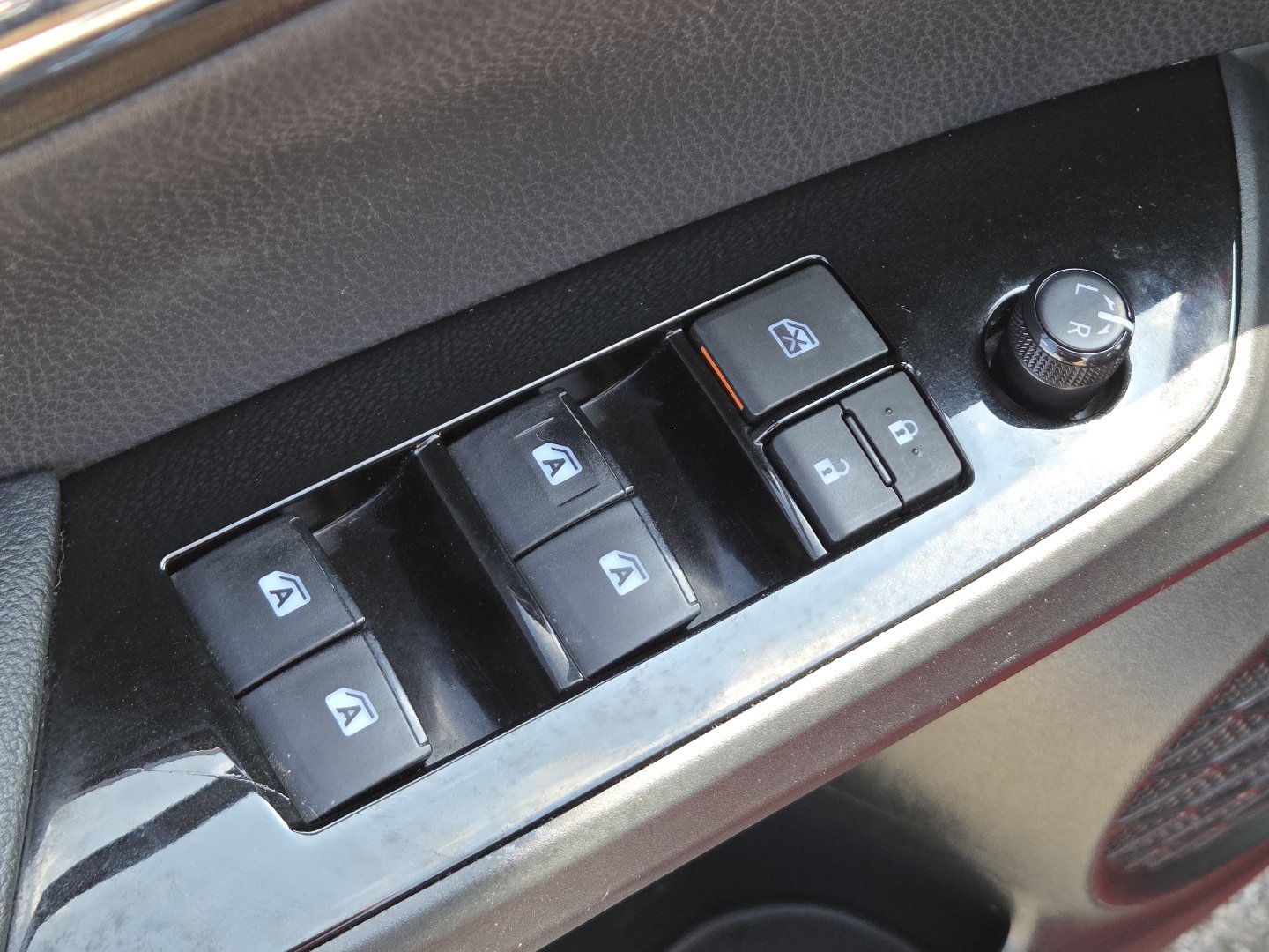 Used 2018 Toyota Prius Three Touring FWD image 24