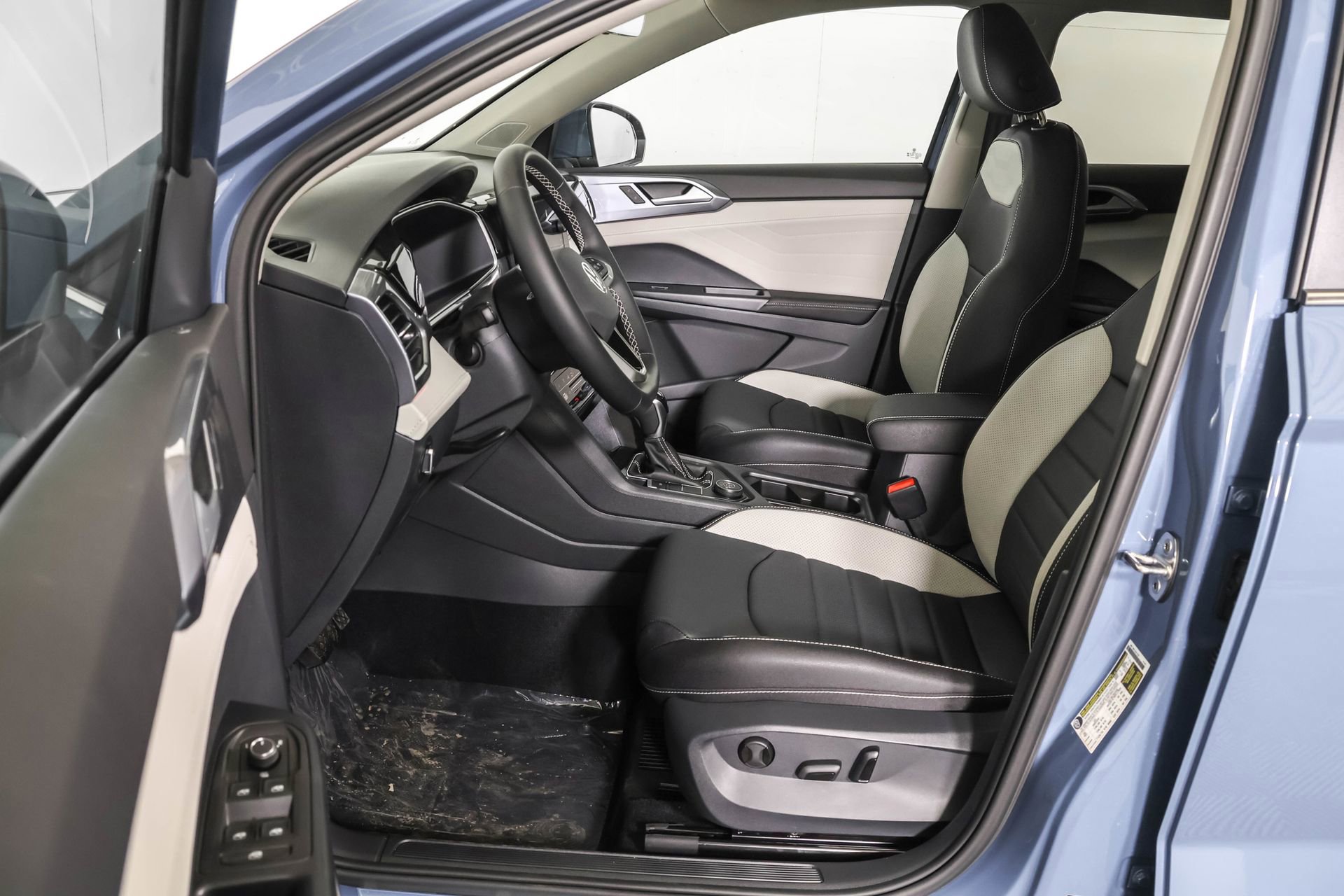 New 2026 Volkswagen Taos SEL AWD/4WD image 5
