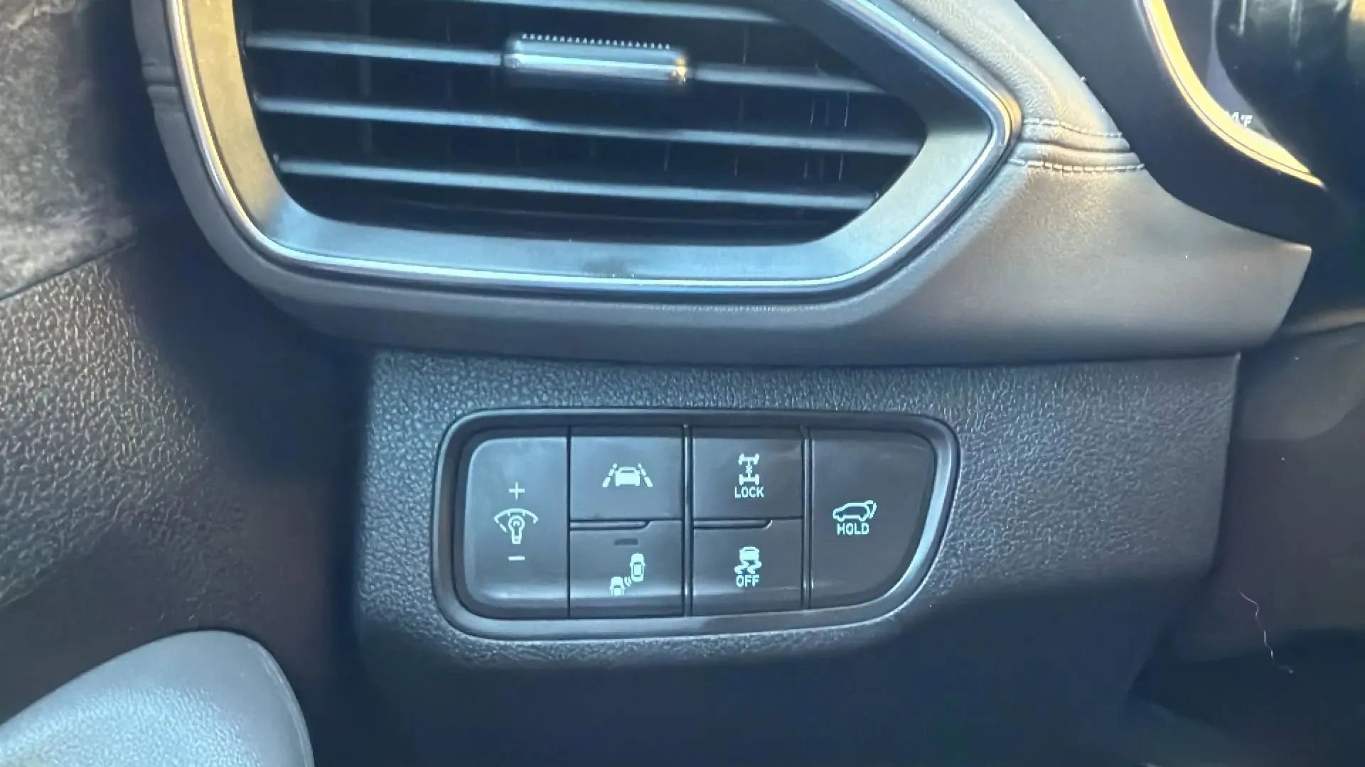 Used 2019 Hyundai Santa Fe SEL image 15