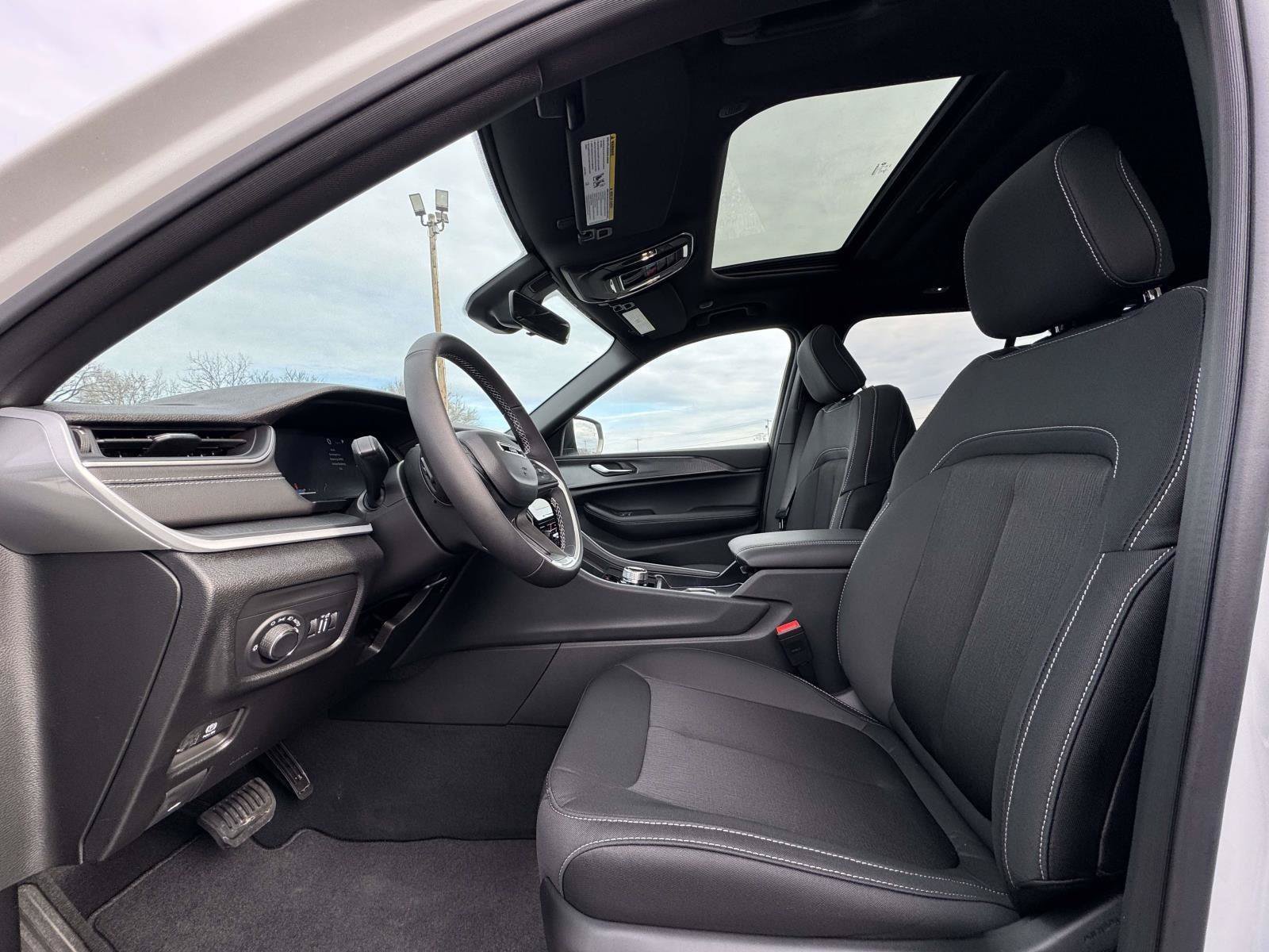 New 2026 Jeep Grand Cherokee Laredo X AWD/4WD image 18
