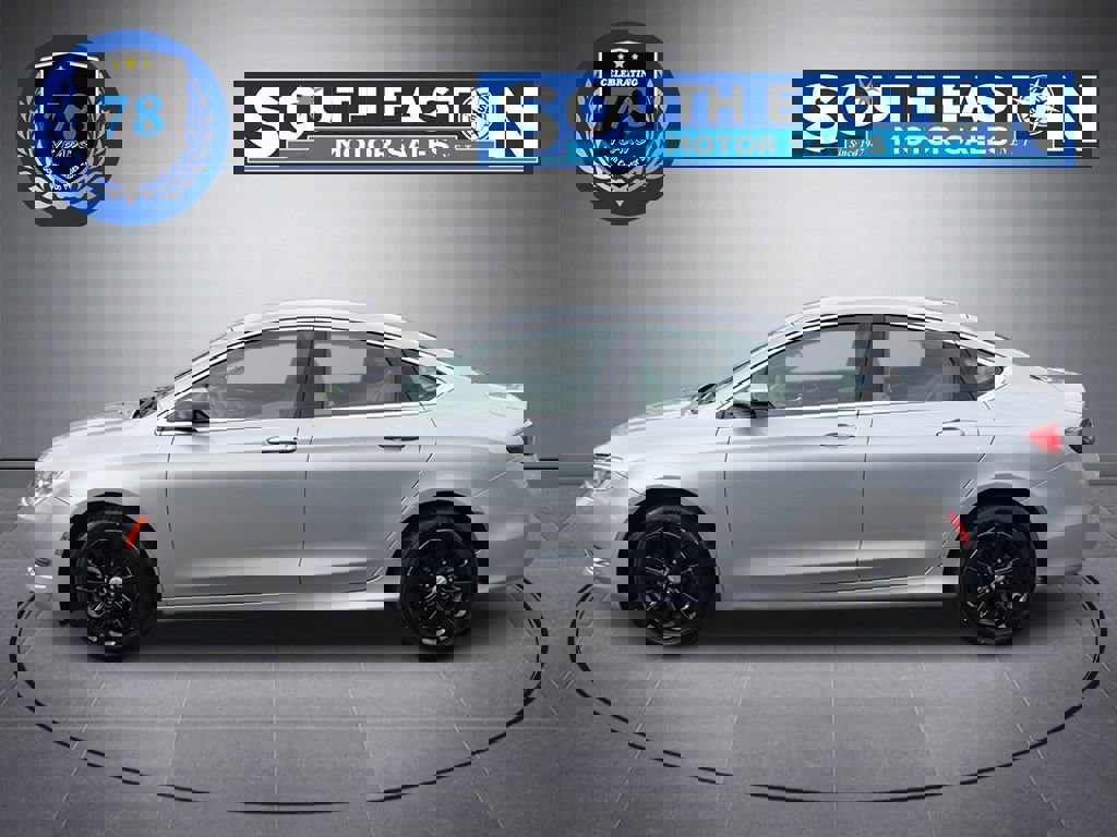 Used 2015 Chrysler 200 Limited w/ Convenience Group image 7