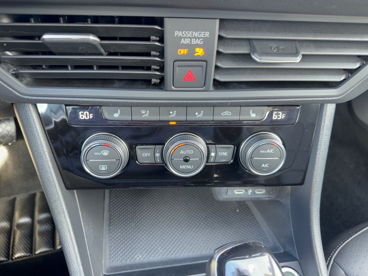 Certified 2024 Volkswagen Jetta SE FWD image 22