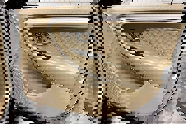 Used 2018 Ford Taurus SE FWD image 23