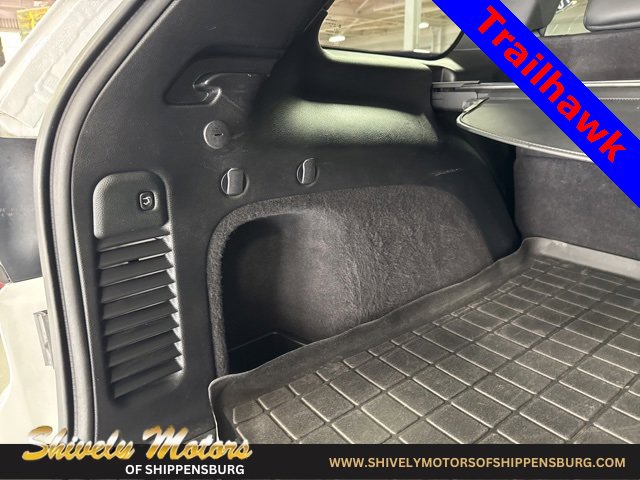 Used 2018 Jeep Grand Cherokee Trailhawk image 35