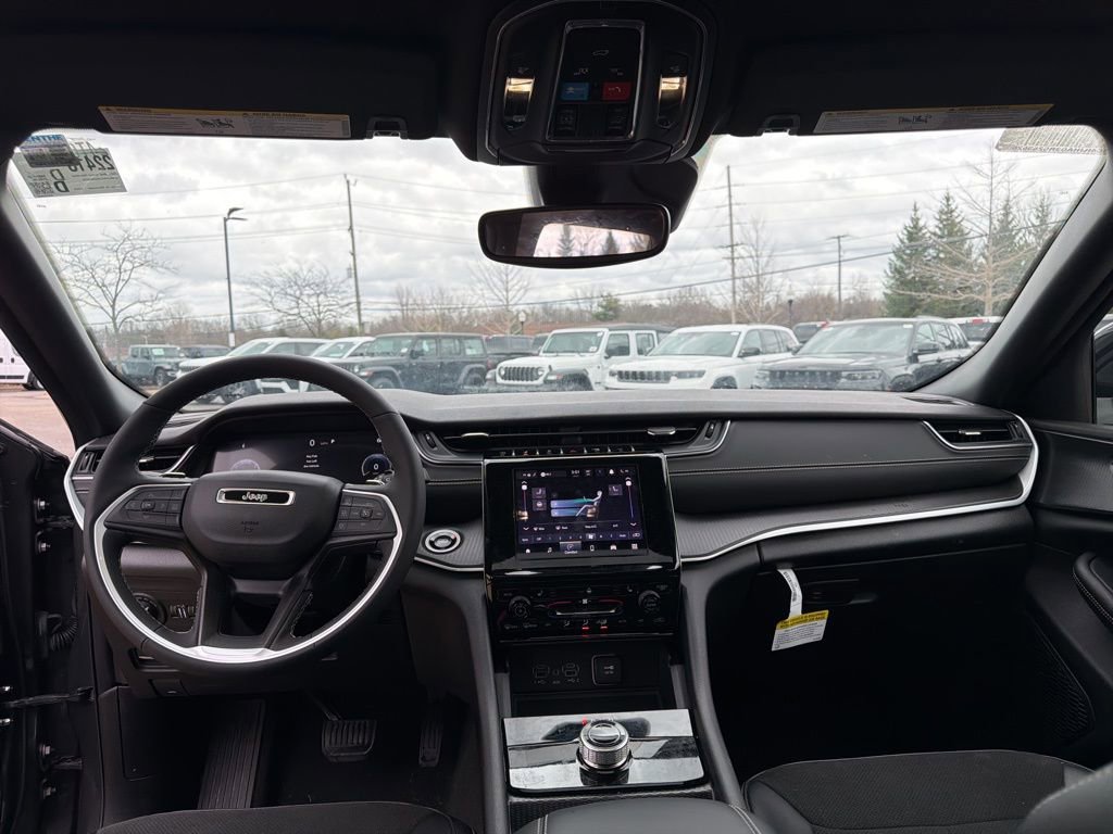 Certified 2024 Jeep Grand Cherokee Altitude image 11