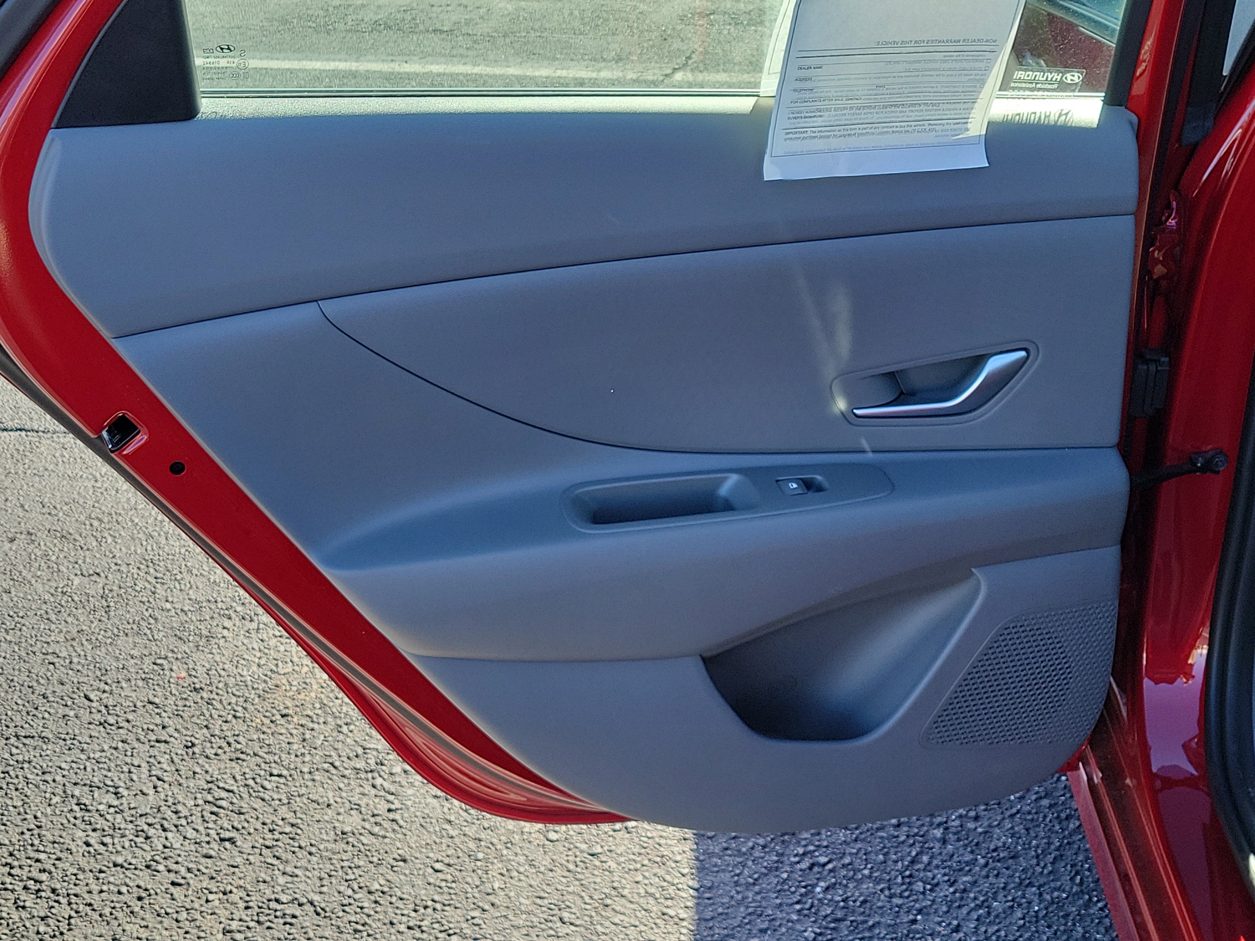 Used 2025 Hyundai Elantra SE image 12