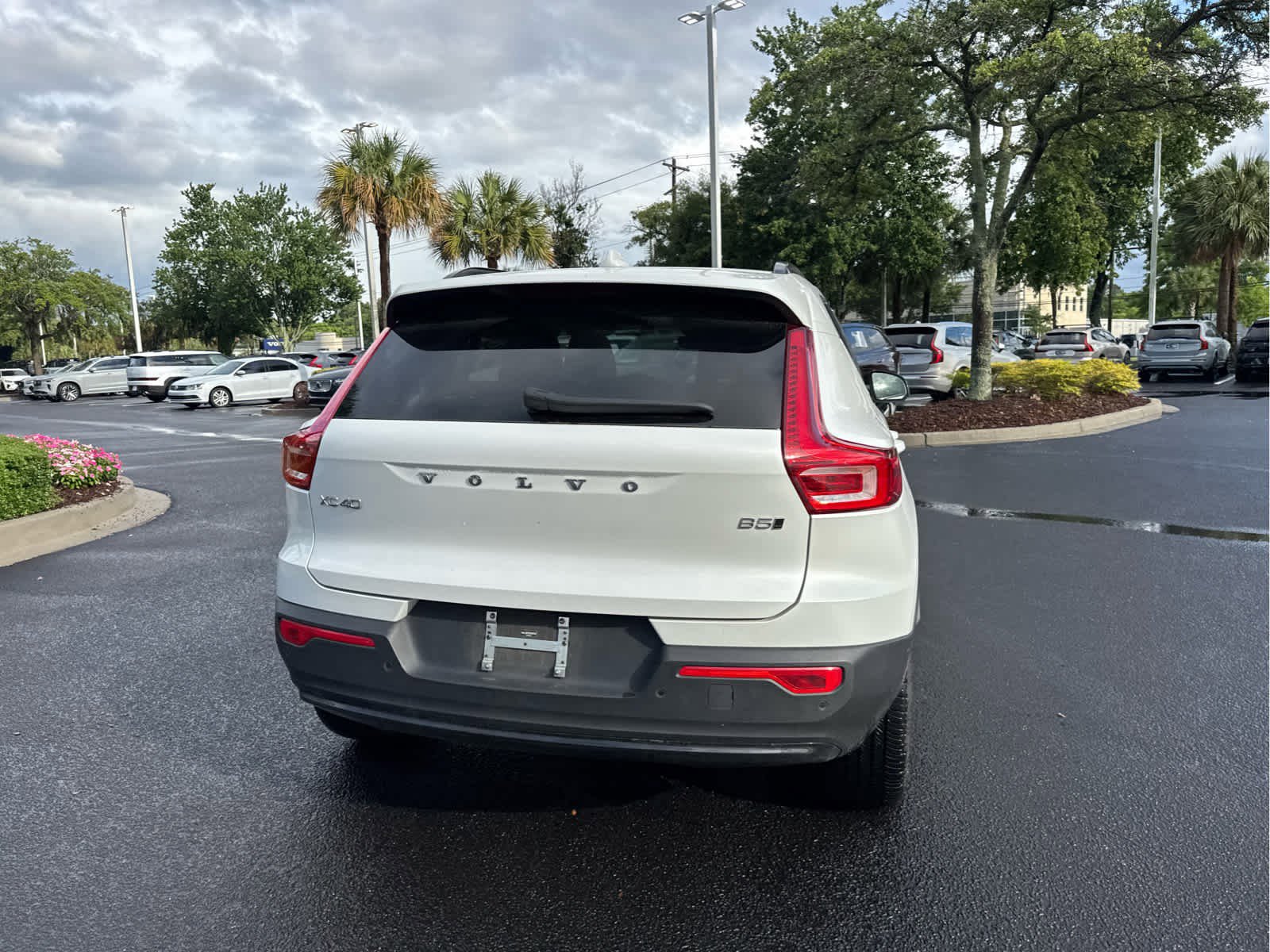 Certified 2025 Volvo XC40 B5 Plus AWD/4WD image 17