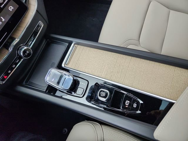 New 2026 Volvo XC60 T8 Plus w/ Protection Package Premier image 22