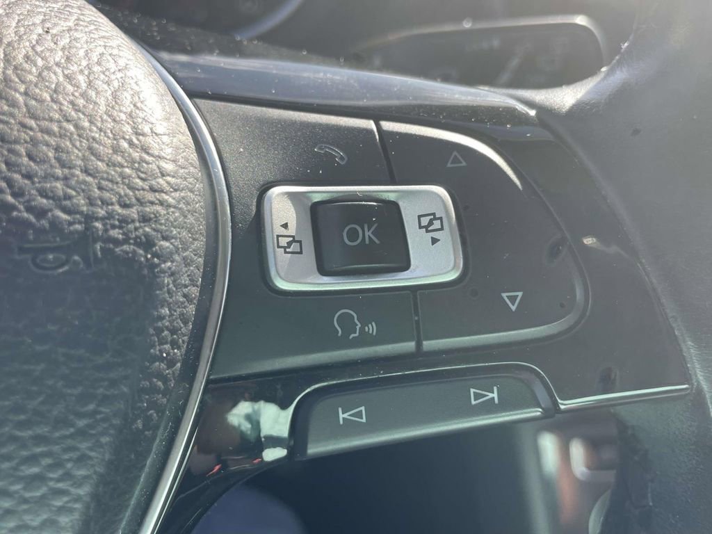 Used 2018 Volkswagen Tiguan SE w/ Panoramic Sunroof Package image 18