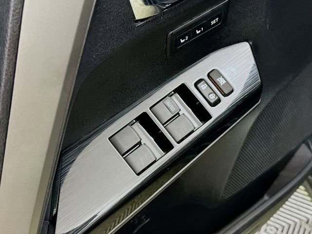 Used 2017 Toyota RAV4 Limited w/ Advanced Technology Package image 18