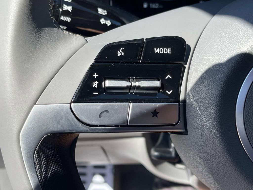 New 2025 Hyundai Elantra SEL image 28