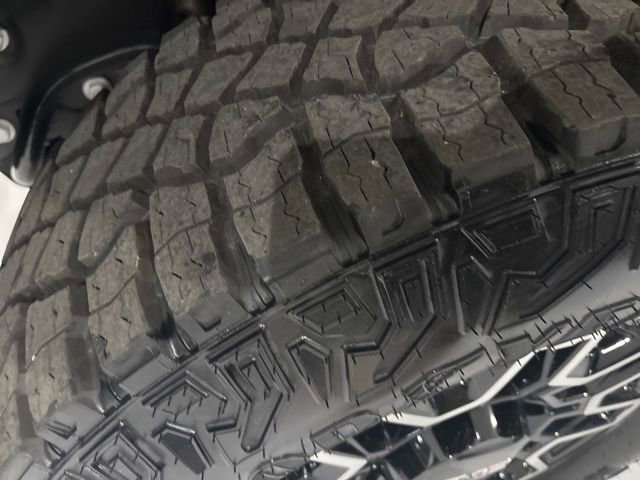 Used 2025 GMC Sierra 2500 AT4X image 38