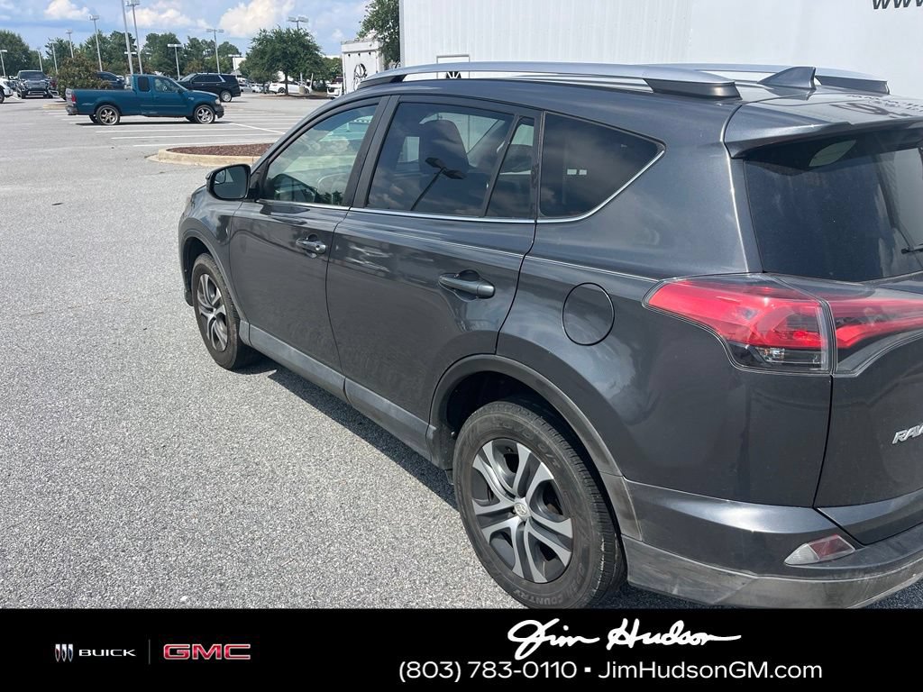Used 2018 Toyota RAV4 LE FWD image 5