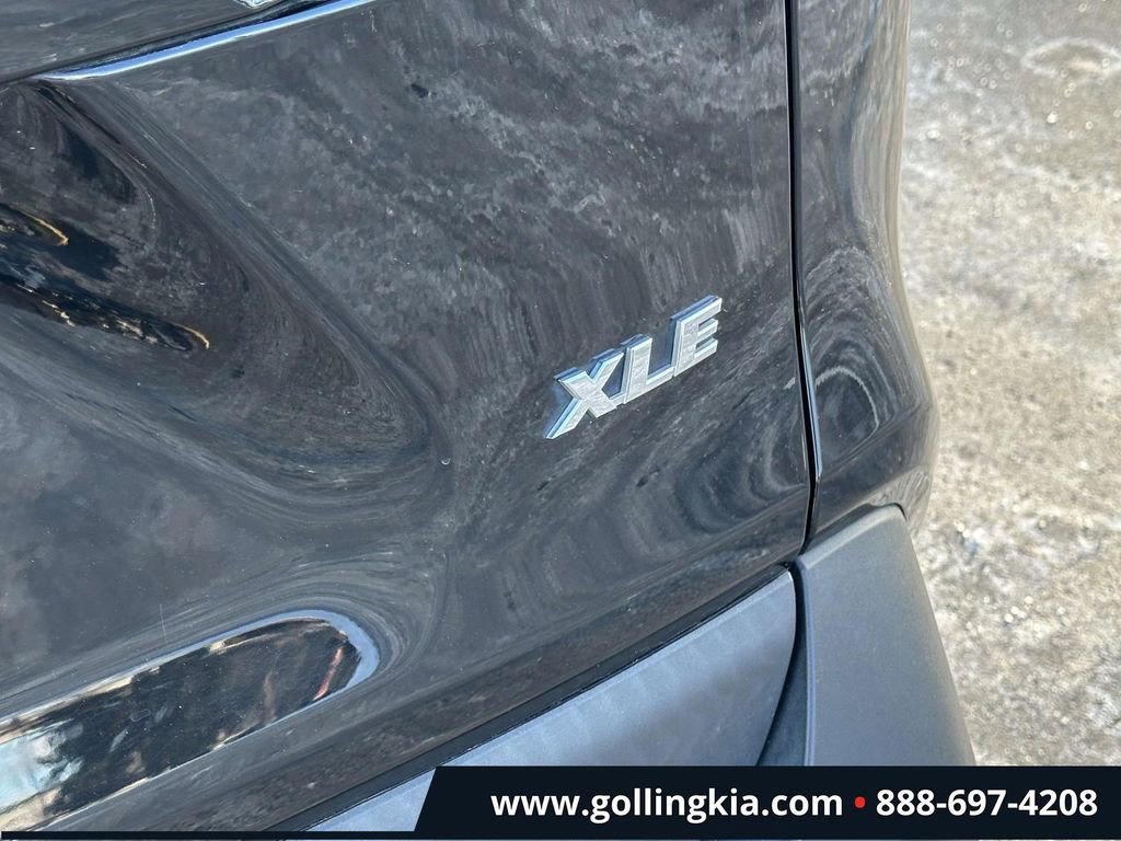 Used 2022 Toyota RAV4 XLE Premium image 8