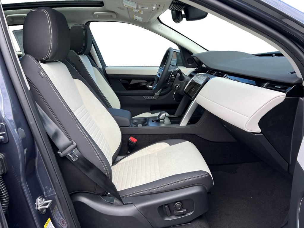 New 2025 Land Rover Discovery Sport S image 30