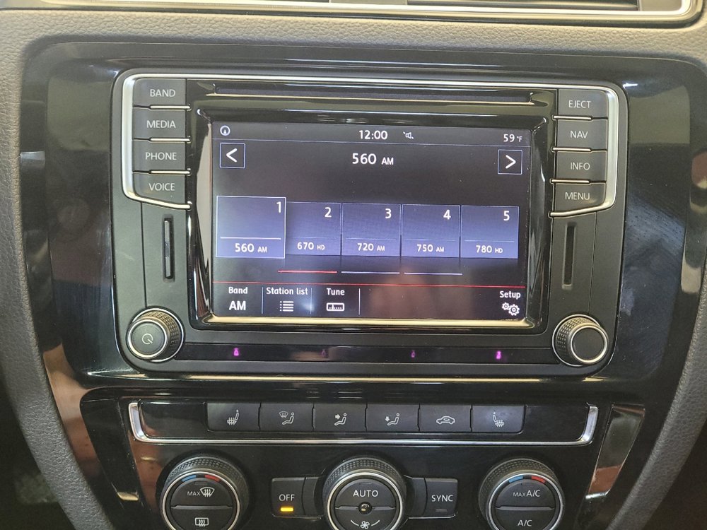 Used 2017 Volkswagen Jetta SEL Premium image 25