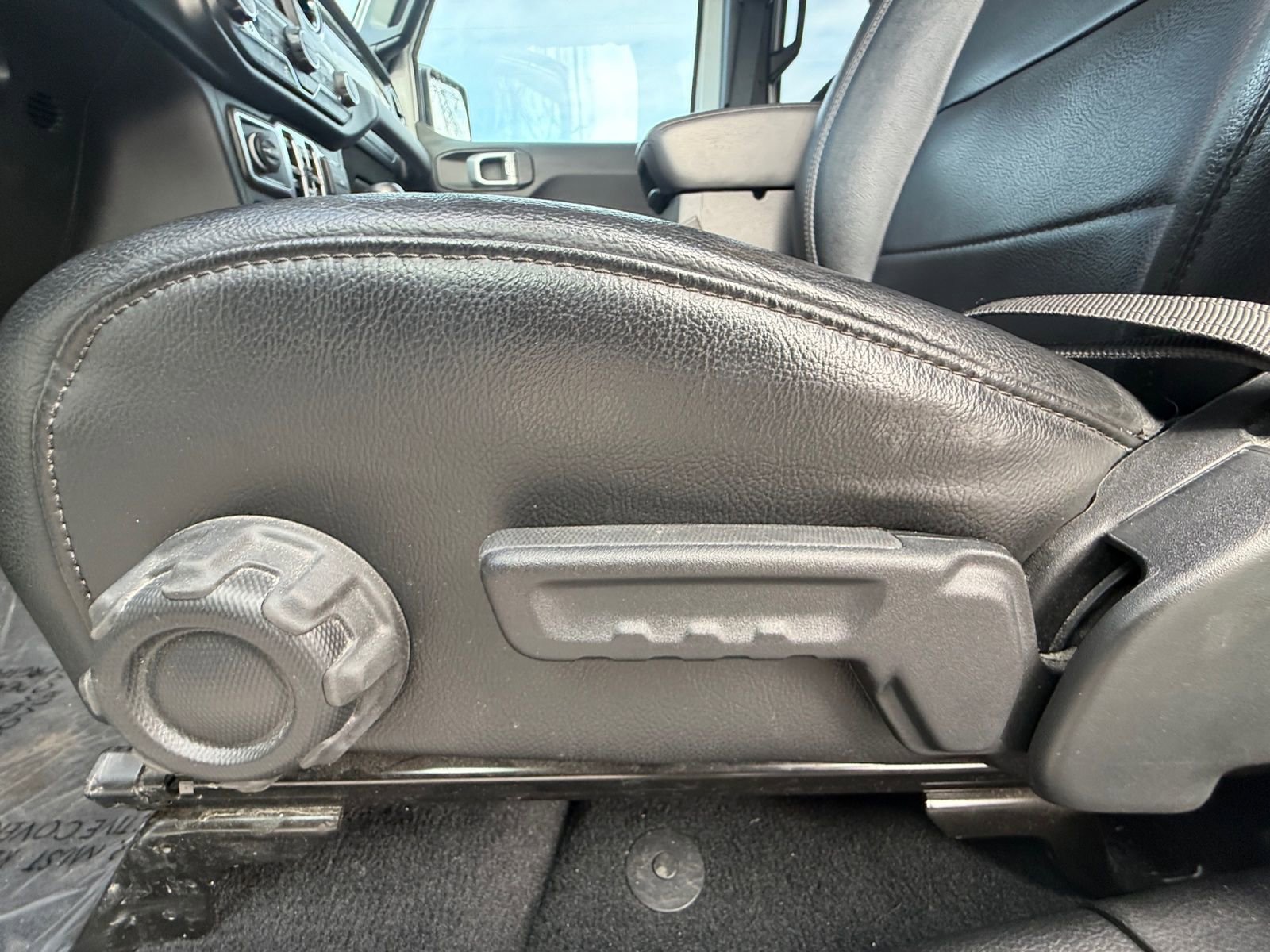 Used 2023 Jeep Wrangler Altitude image 20