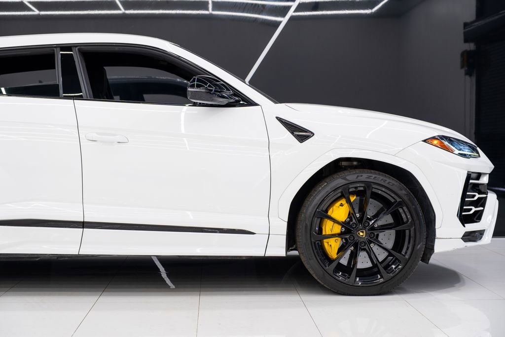Used 2021 Lamborghini Urus image 10