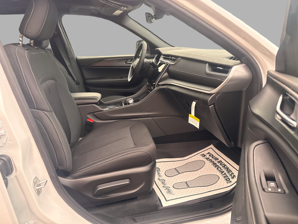 New 2026 Jeep Grand Cherokee L 4WD image 15
