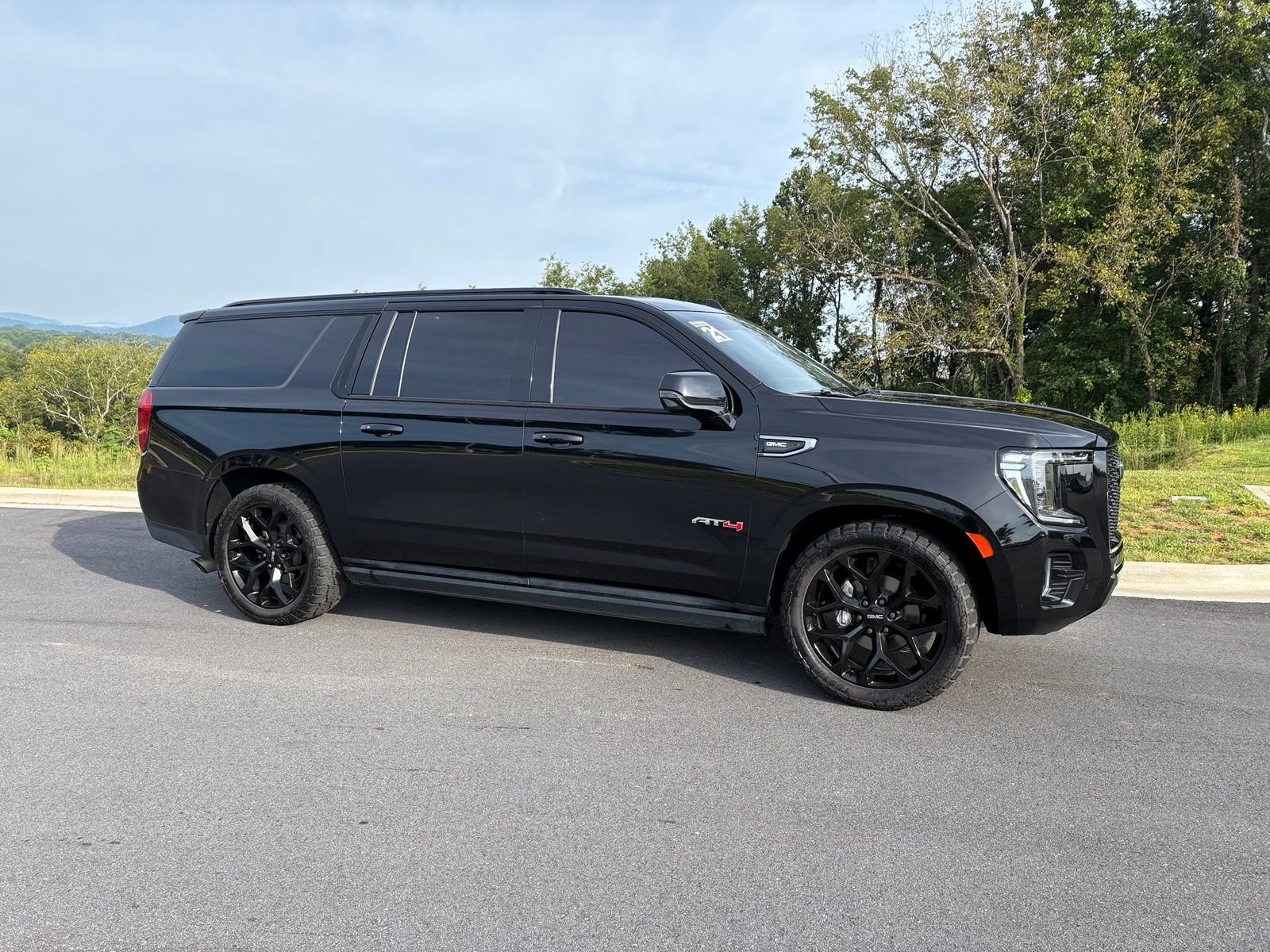 Used 2021 GMC Yukon XL AT4 w/ AT4 Premium Plus Package AWD/4WD image 7