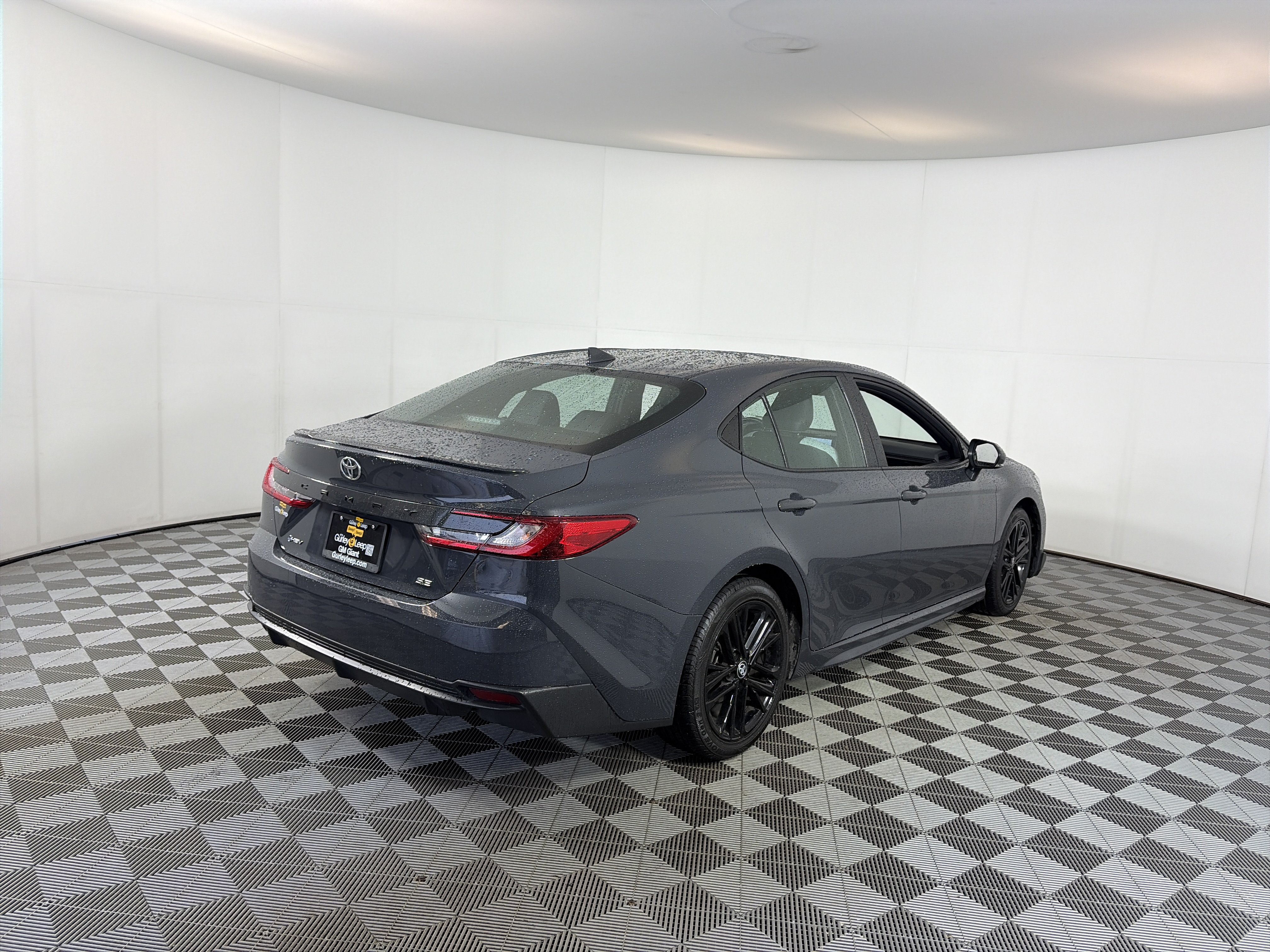 Used 2025 Toyota Camry SE FWD image 10