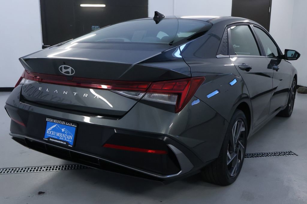 Used 2025 Hyundai Elantra SEL image 7
