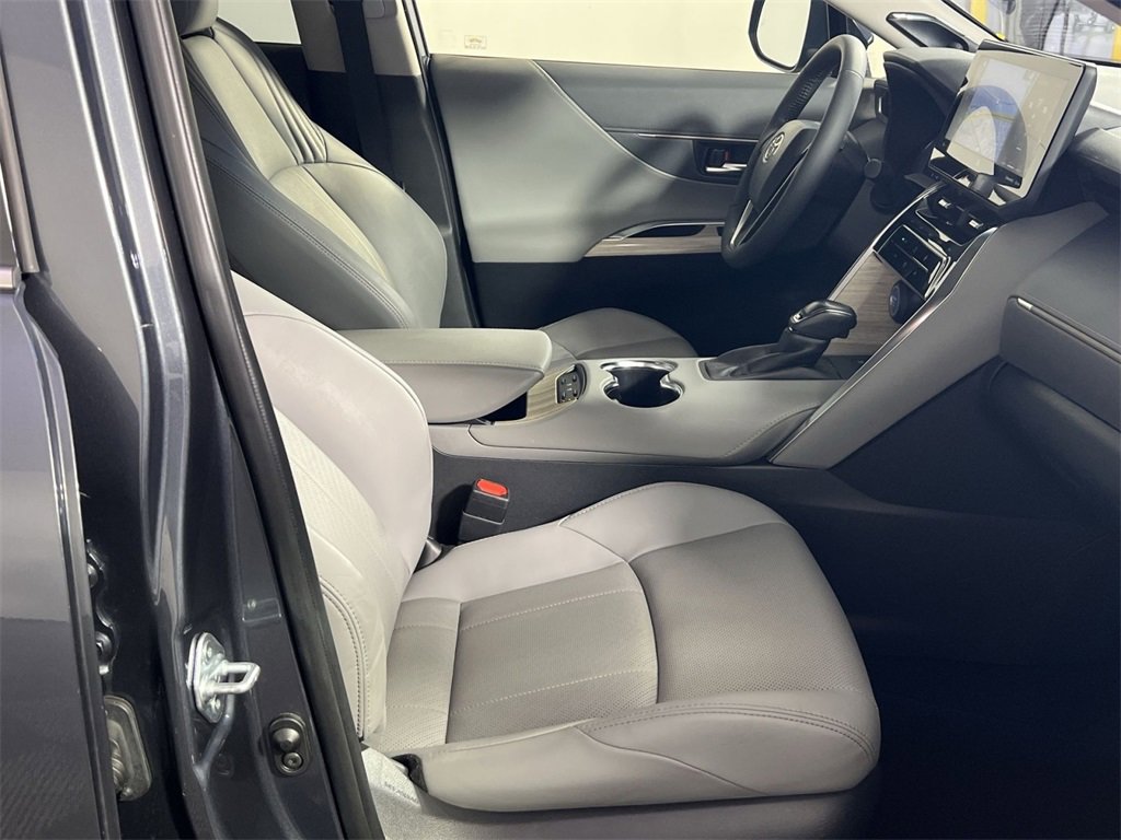 Used 2021 Toyota Venza XLE image 28