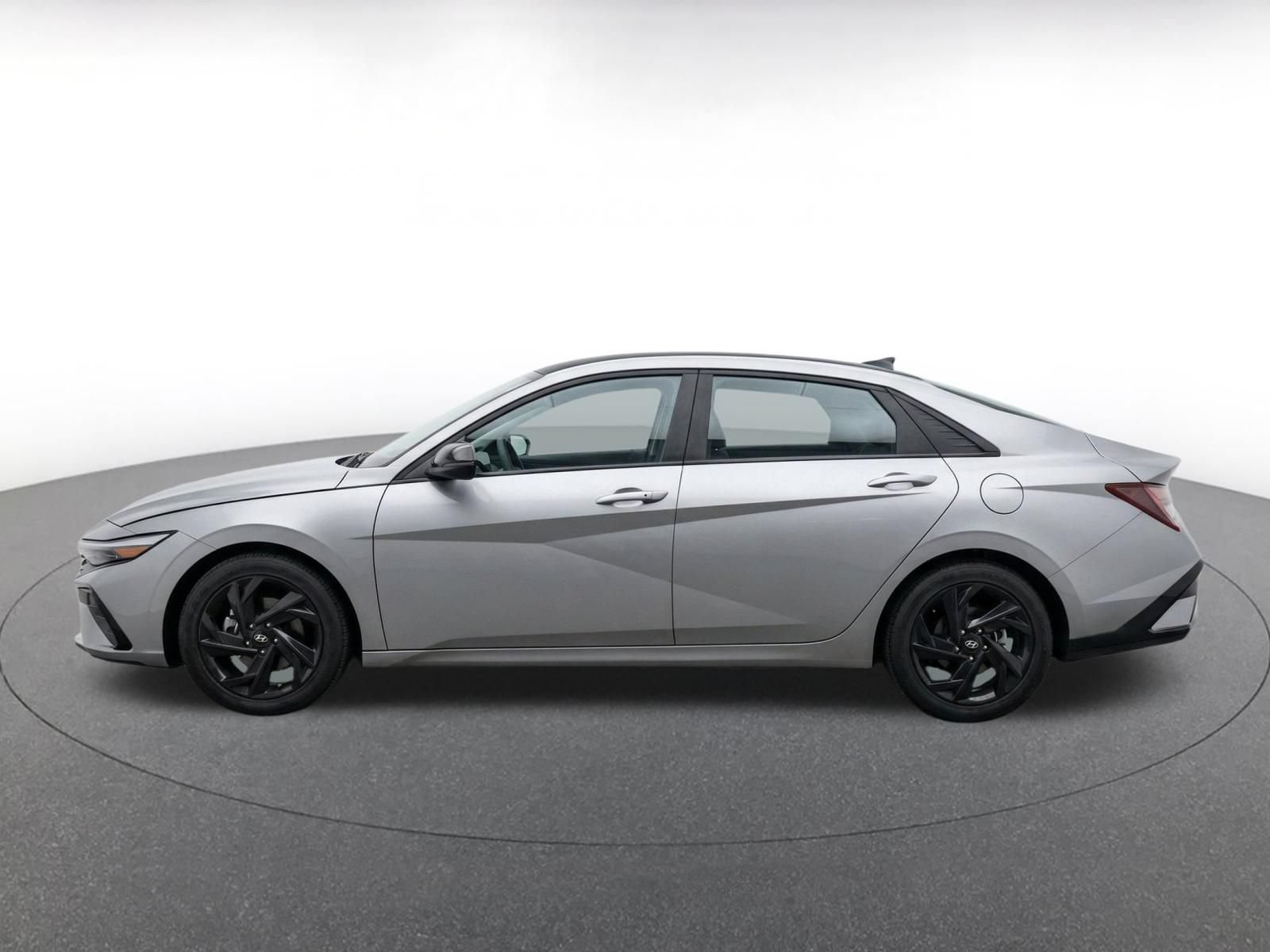 Used 2026 Hyundai Elantra Sport FWD image 4