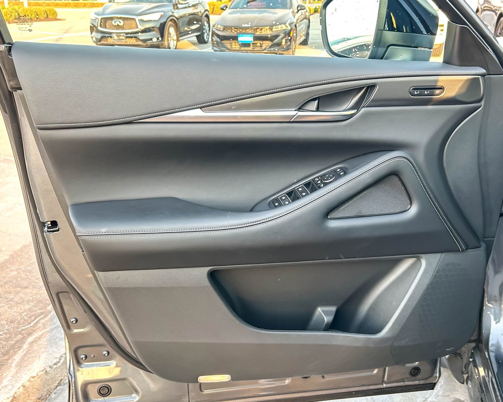 Certified 2024 INFINITI QX60 Luxe image 9