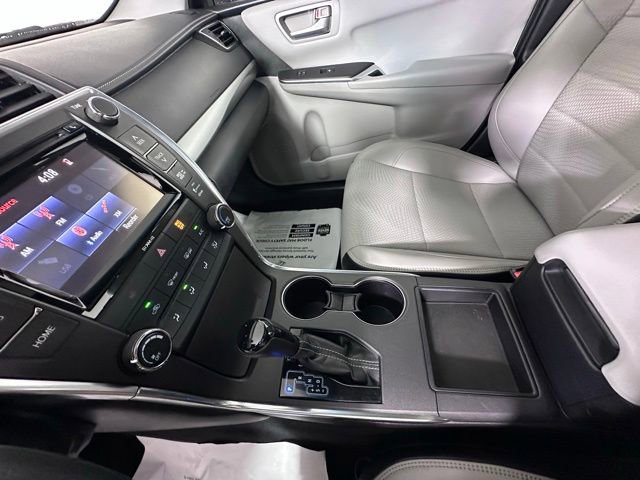 Used 2016 Toyota Camry SE w/ Moonroof Package FWD image 29