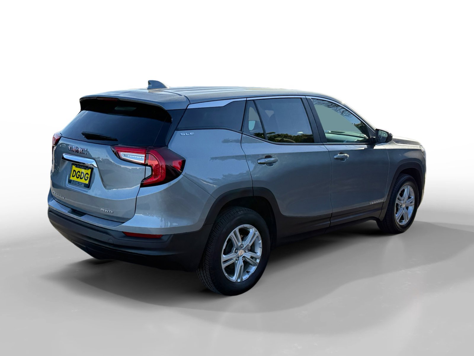 Used 2024 GMC Terrain SLE image 5