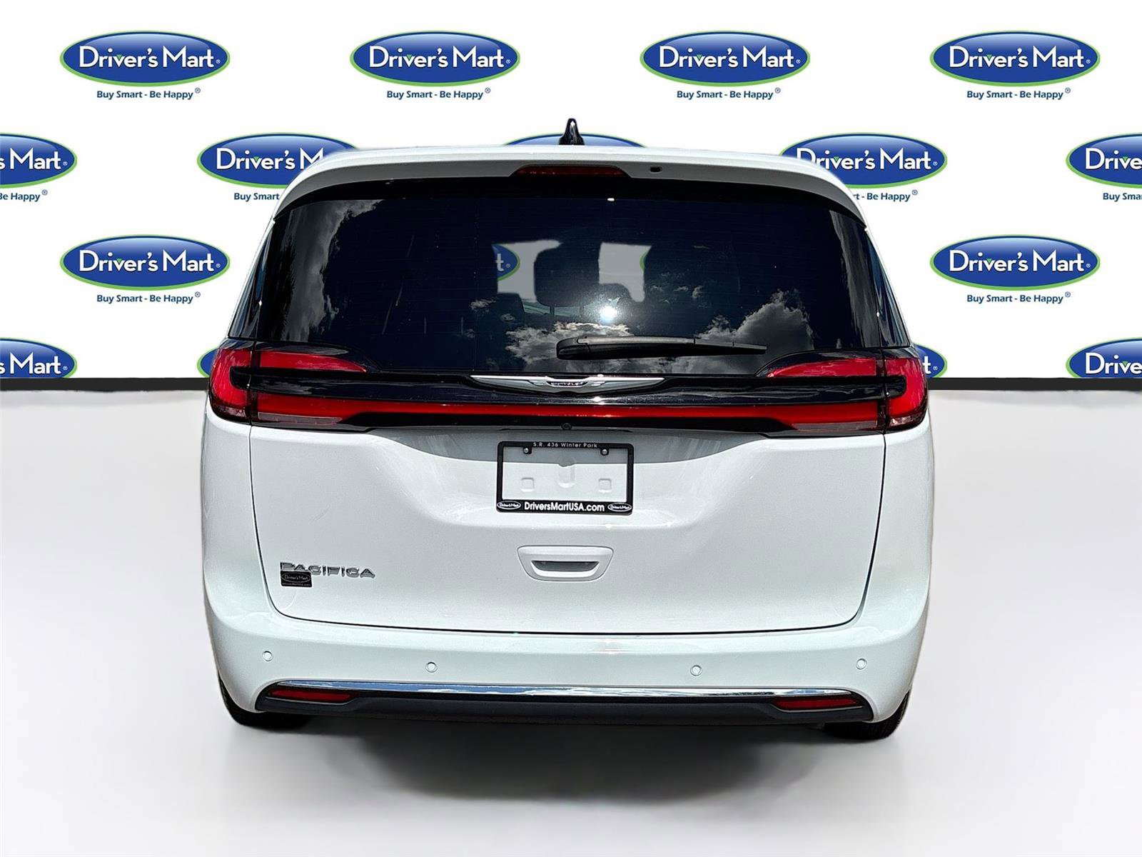 Used 2025 Chrysler Pacifica Select FWD image 6