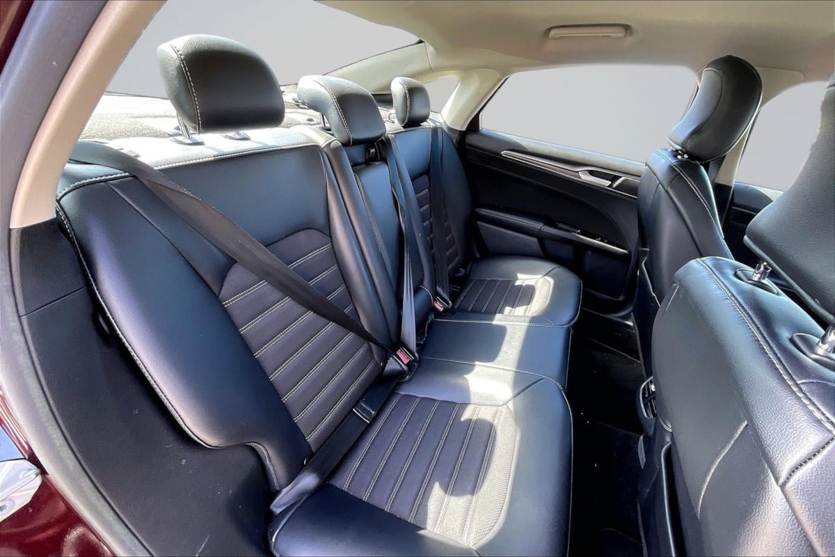 Used 2017 Ford Fusion SE w/ Equipment Group 201A FWD image 27
