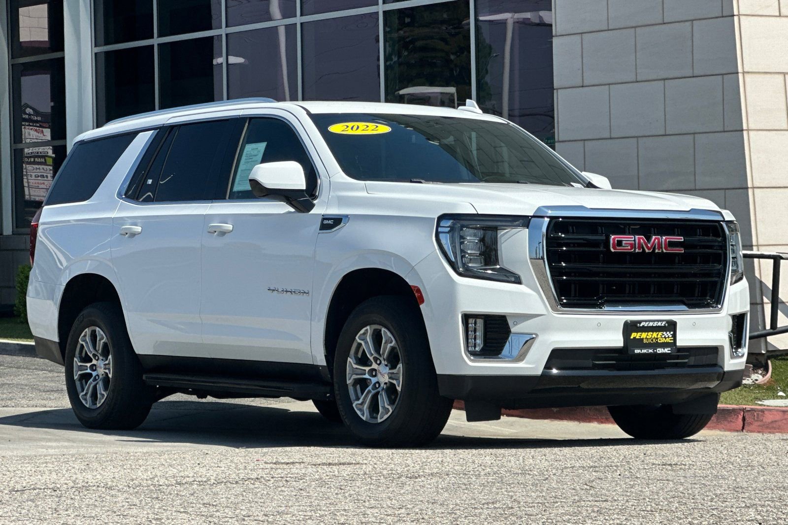 Used 2022 GMC Yukon SLE image 2