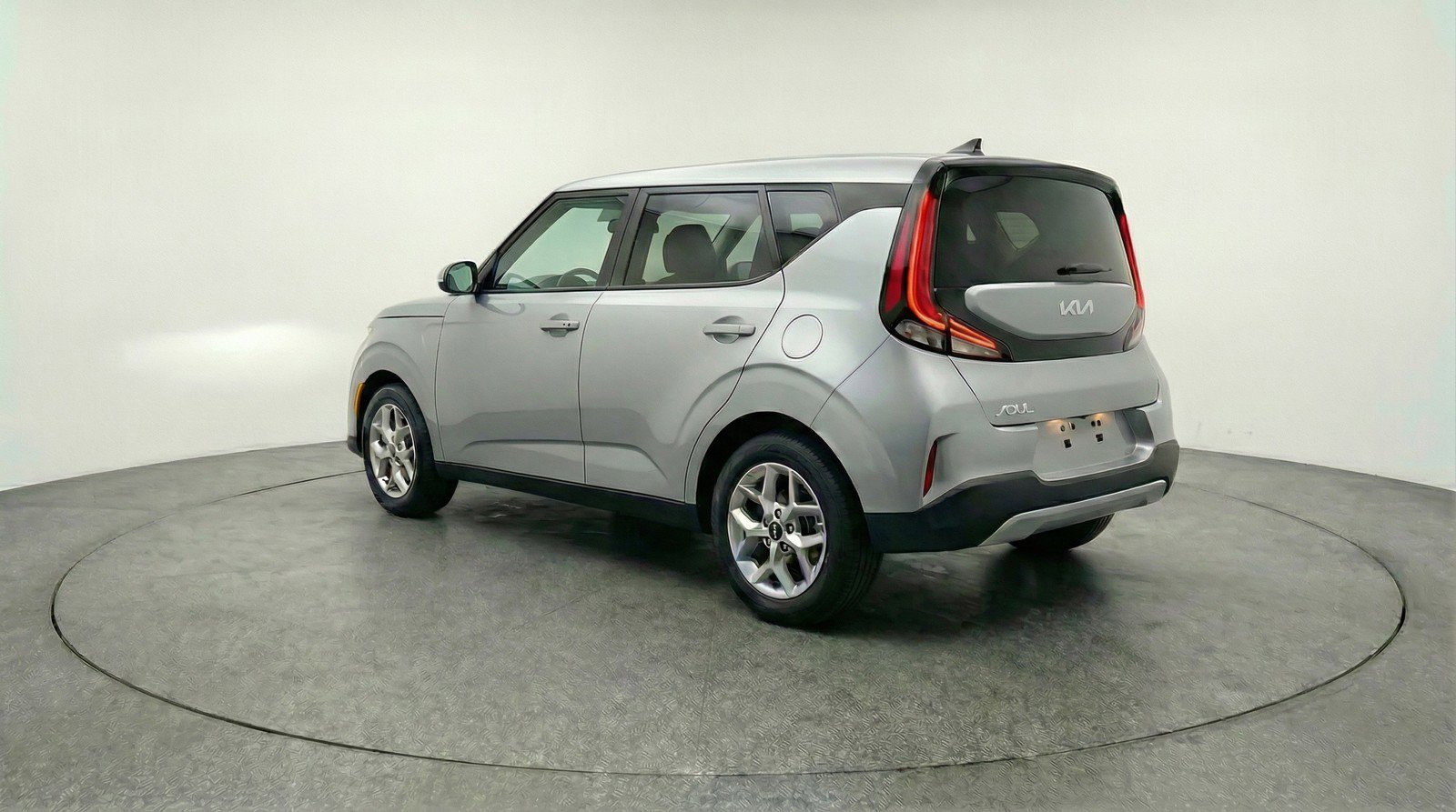 Used 2025 Kia Soul LX w/ LX Technology Package FWD image 5