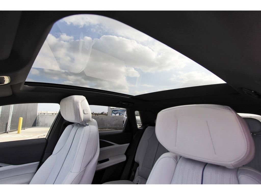 New 2026 Cadillac Lyriq Luxury AWD/4WD image 23