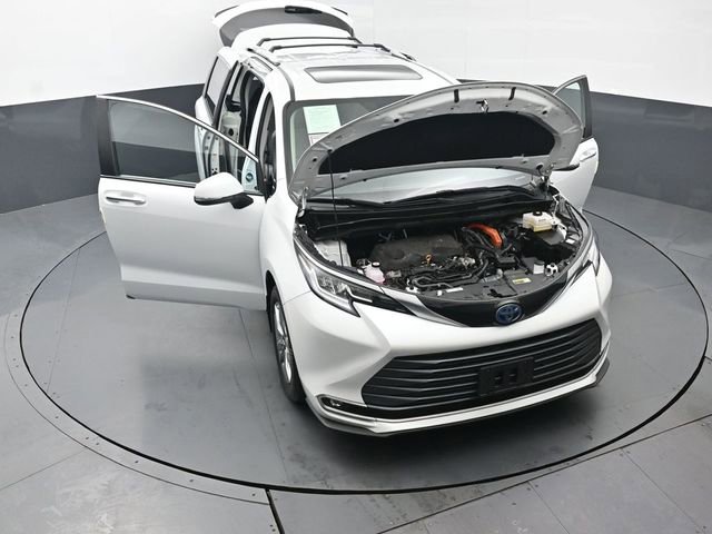 Used 2023 Toyota Sienna Limited image 59