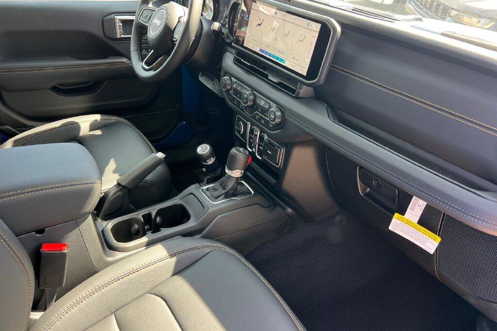 New 2026 Jeep Gladiator Sport AWD/4WD image 15