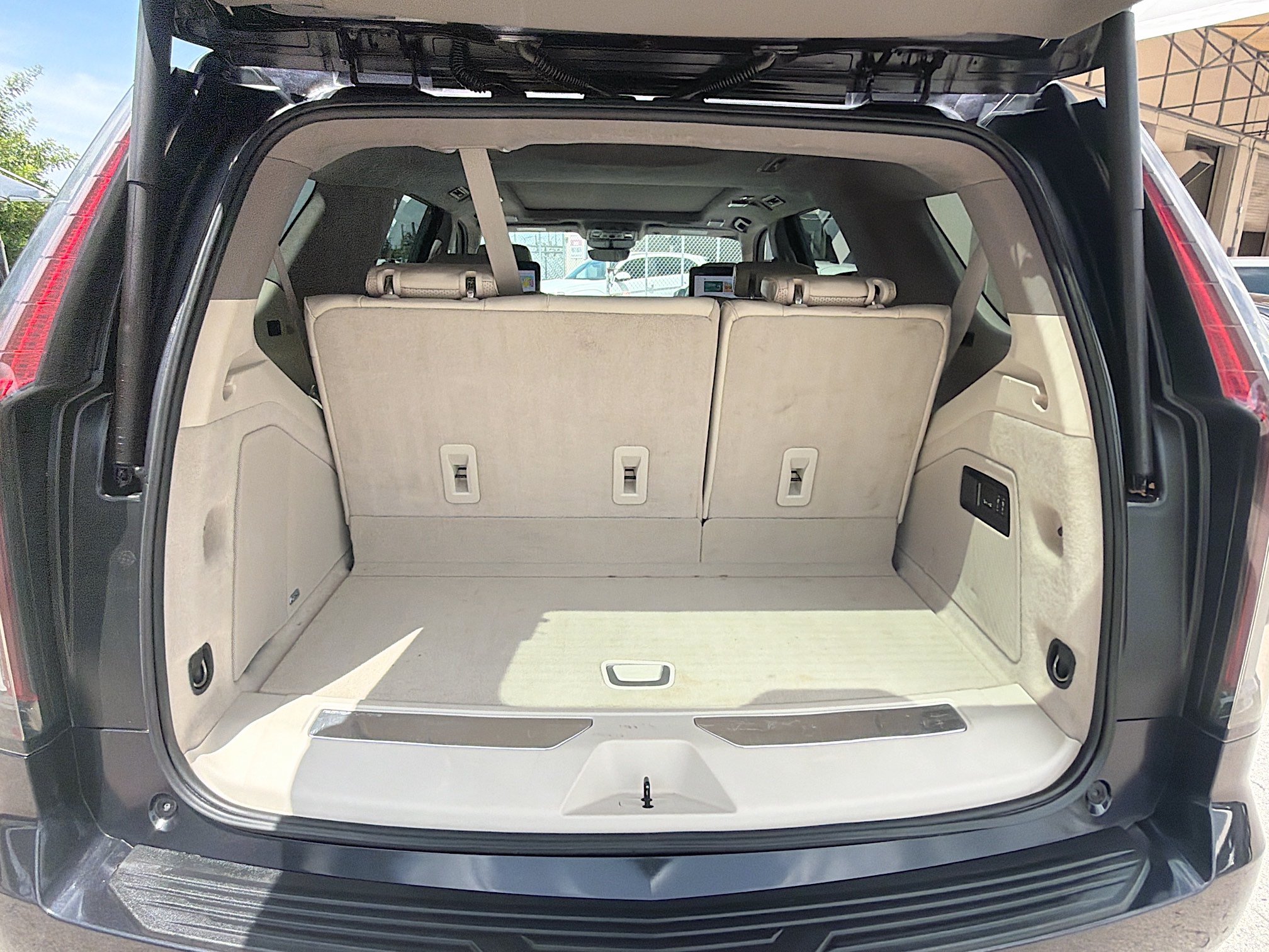 Used 2023 Cadillac Escalade Sport Platinum AWD/4WD image 27