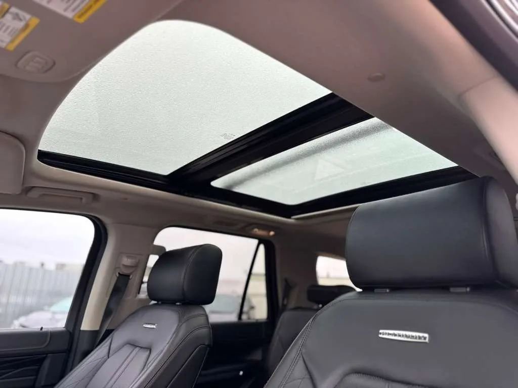 Used 2018 Ford Expedition Platinum image 23