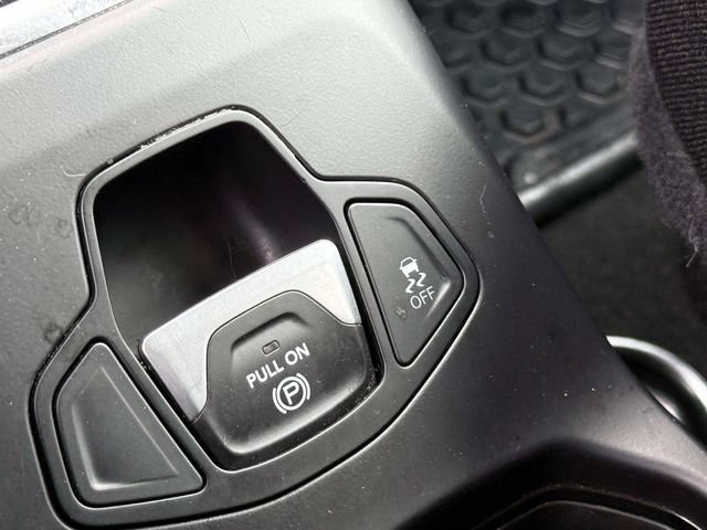 Certified 2021 Jeep Renegade Latitude w/ Convenience Group AWD/4WD image 30
