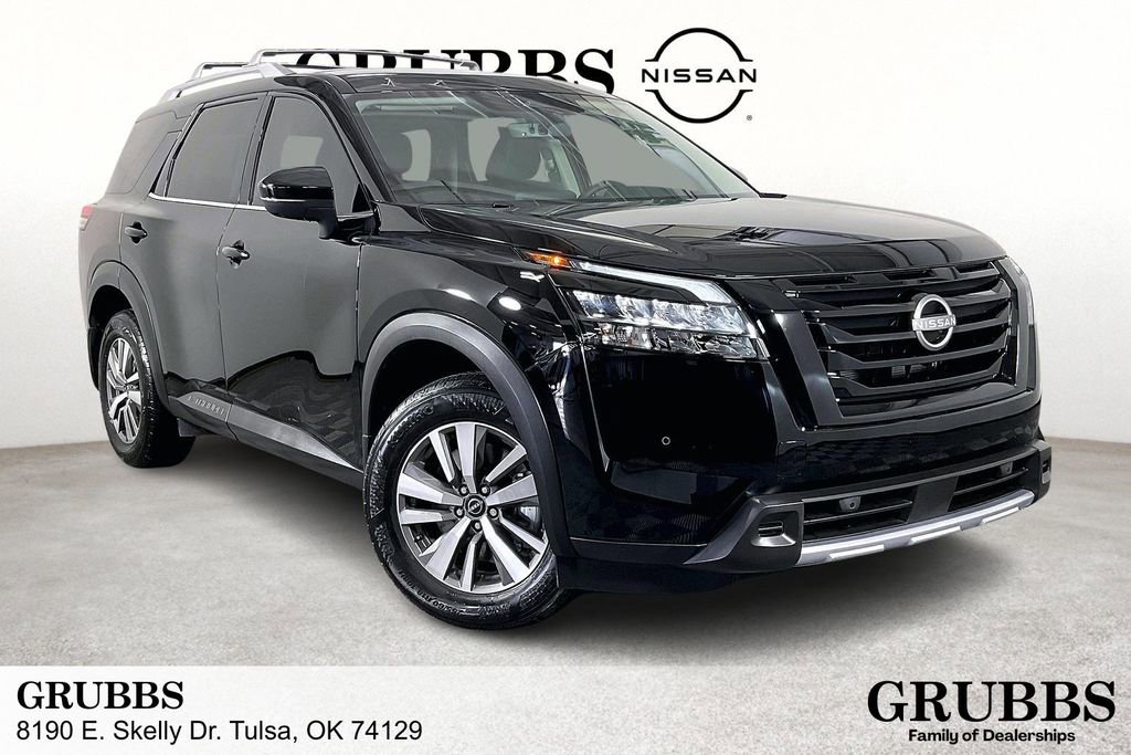 Used 2025 Nissan Pathfinder SL w/ Black Appearance Package image 1