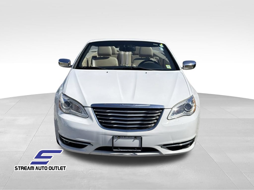 Used 2013 Chrysler 200 Limited FWD image 2