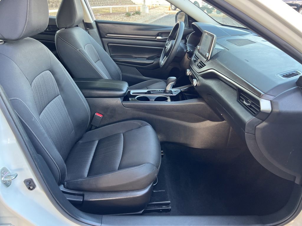Used 2024 Nissan Altima 2.5 SV image 12